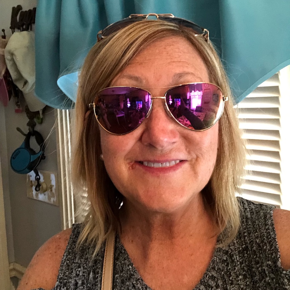 Meet your Posher, Cassandra